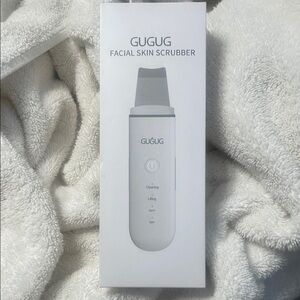 White Facial Skin Scrubber